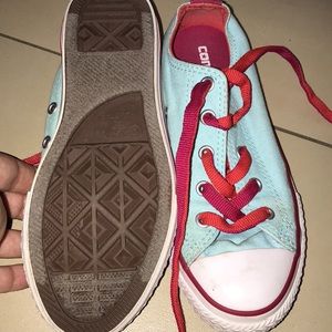 Converse Low Top (Girls sz 1)